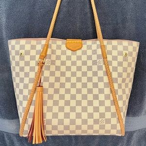 Louis Vuitton Propriano Damier Azur
Rose Ballerine
